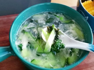 13、鸡蛋瓜片汤,喝一口味道鲜美