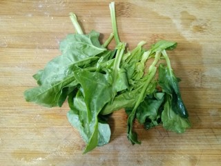 3、菠菜豆腐汤,菠菜切除根部，清洗干净