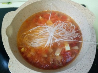 9、菠菜豆腐汤,加入粉丝