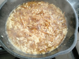 11、黄花菜蛋汤,划开即可