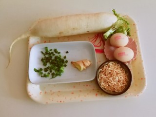 1、萝卜丝汤,食材准备好。