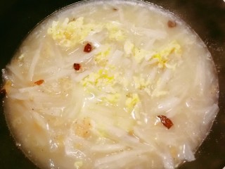 13、萝卜丝汤,蛋花飘起。