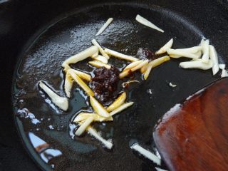 7、川辣红烧豆腐,下川辣酱炒香