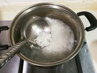 4、糖桂花酒酿蛋花,中火烧开