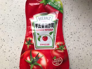 7、西红柿虾干豆腐羹,准备一些番茄酱