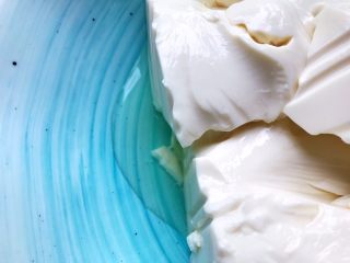 11、西红柿虾干豆腐羹,撇去豆腐的水