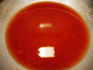 11、酸汤龙利鱼,倒入2碗水