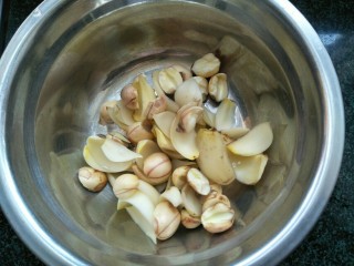 3、百变水果  木瓜汤,百合莲子准备好