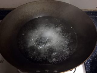 5、白灼菜心,水烧开