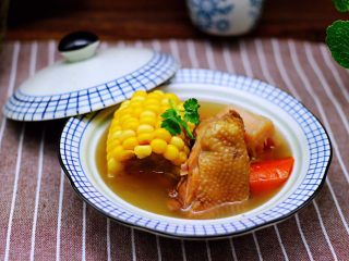 16、土鸡炖玉米甜藕汤,在寒冷的天气里，能喝上一碗这样热乎乎滋补的靓汤，感觉这个冬天不再寒冷。
