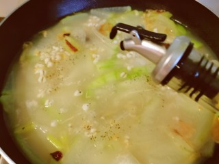 15、冬瓜薏米汤,淋入芝麻油，关火。