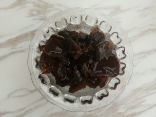 3、荷塘小炒之莲藕炒双耳,东北特色秋木耳也提前泡好