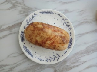 4、荷塘小炒之莲藕炒双耳,准备莲藕一节