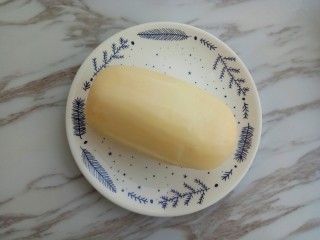 5、荷塘小炒之莲藕炒双耳,把莲藕去皮