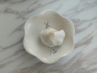 11、荷塘小炒之莲藕炒双耳,准备大蒜半个