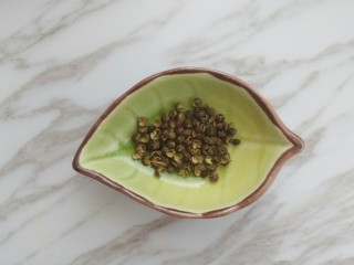 13、荷塘小炒之莲藕炒双耳,另外准备麻椒