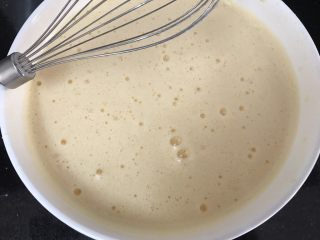 6、蒸蛋糕~喜欢你是“蒸”的,打发至泡末变小细腻