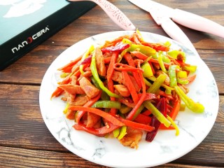 14、青椒炒肉丁,成品图。