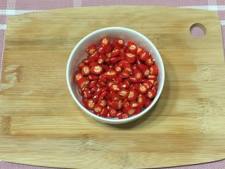 3、香辣虾,小米椒切环