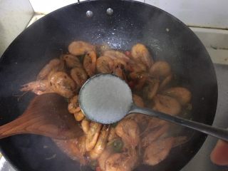 19、香辣虾,加入适量白糖提鲜