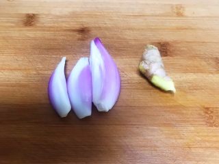 3、美味养生汤   果蔬排骨汤,圆葱和鲜酱