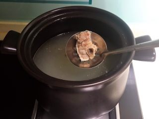 20、美味养生汤   果蔬排骨汤,排骨熟了