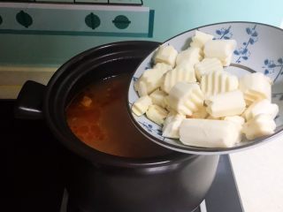 24、美味养生汤   果蔬排骨汤,加入山药，大火烧开小火慢烧15分钟