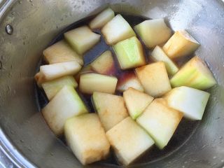 2、红烧冬瓜,7、加适量的水，没过冬瓜即可。