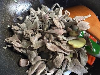 17、家常炒猪肝,加入猪肝翻炒
