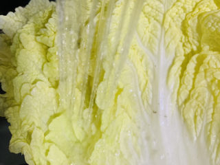 3、娃娃菜炖豆腐,洗净