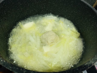 13、娃娃菜炖豆腐,大火煮开,炖十分钟