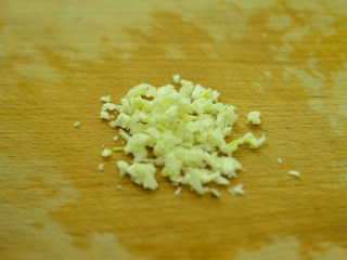 7、青椒肉丝,蒜切沫