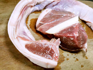 1、羊肉炖萝卜汤,羊肉排