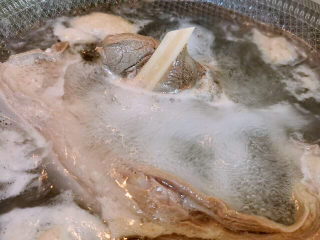 6、羊肉炖萝卜汤,大约煮3分钟左右