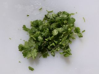 1、凉拌海带丝,先将香菜