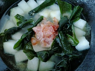12、冬瓜海带汤,放入肉片