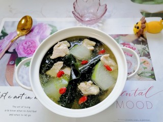 15、冬瓜海带汤,拍上成品图，一道美味又营养的冬瓜海带汤就完成了。