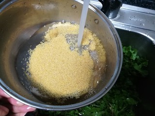 2、这碗粥山海结合，促进消化降血压，还可防癌呢,淘洗干净