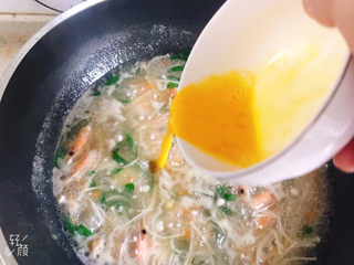 18、金针菇豆腐汤,淋入鸡蛋液