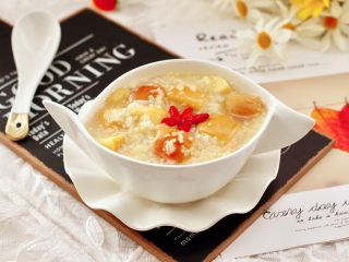 14、苹果小米粥,味道香甜可口又软糯营养的苹果小米粥出锅咯。