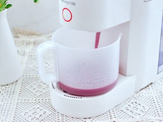 9、紫薯米糊,啦啦啦,20分钟后紫薯米糊就做好了。