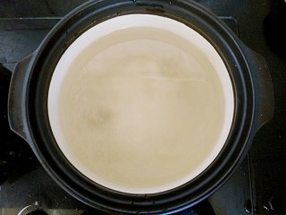 6、胡辣汤（家庭简易版）,锅中放入高汤1000ml（没有高汤清水也可以）烧开。