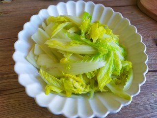 9、蒜蓉粉丝娃娃菜,娃娃菜摆盘