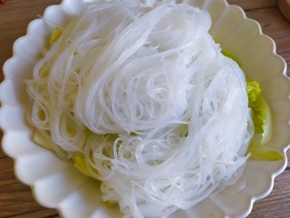 10、蒜蓉粉丝娃娃菜,加入粉丝