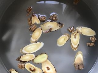 14、浓香椰子汤,加入水用高压锅压30分钟。