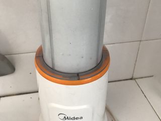 15、浓香椰子汤,椰子水加入椰肉粒打成汁。