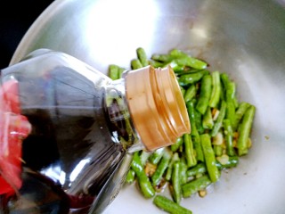 11、干煸四季豆,酱油20ml。