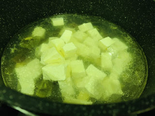 10、苋菜豆腐汤,加入豆腐