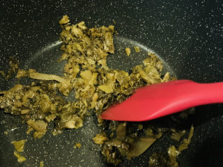 7、黑鱼豆腐汤,炒香