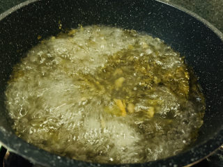 11、黑鱼豆腐汤,煮开